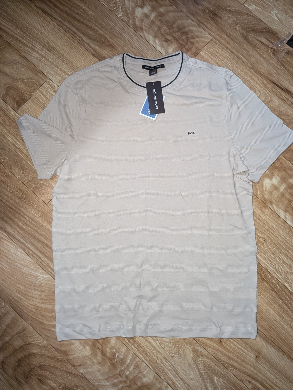 Michael Kors Men's Short Sleeve Crew Neck T-Shirt in Light Beige with Navy Trim